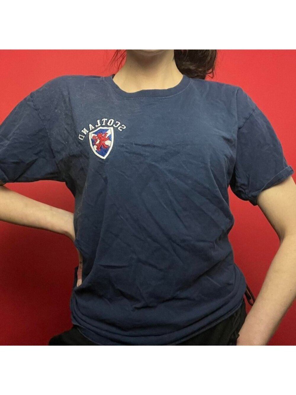 Fruit of the loom / dark muted blue tee with Scotland crest 💙🤍​​